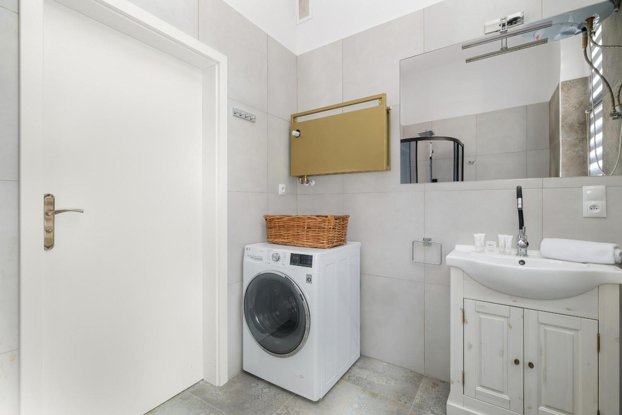 Nowoczesne I Stylowe Apartamenty W Centrum Bytomia Blisko Rynku By Noclegi Renters Dış mekan fotoğraf